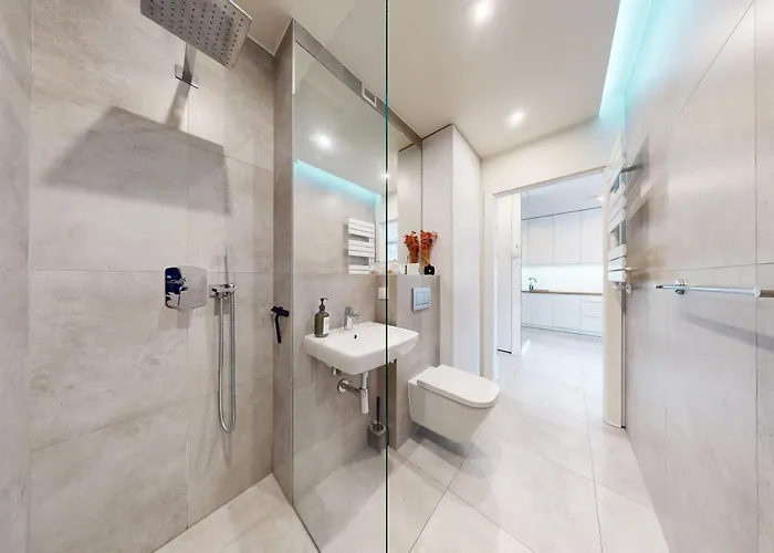 Z Garazem Podziemnym Varsavia